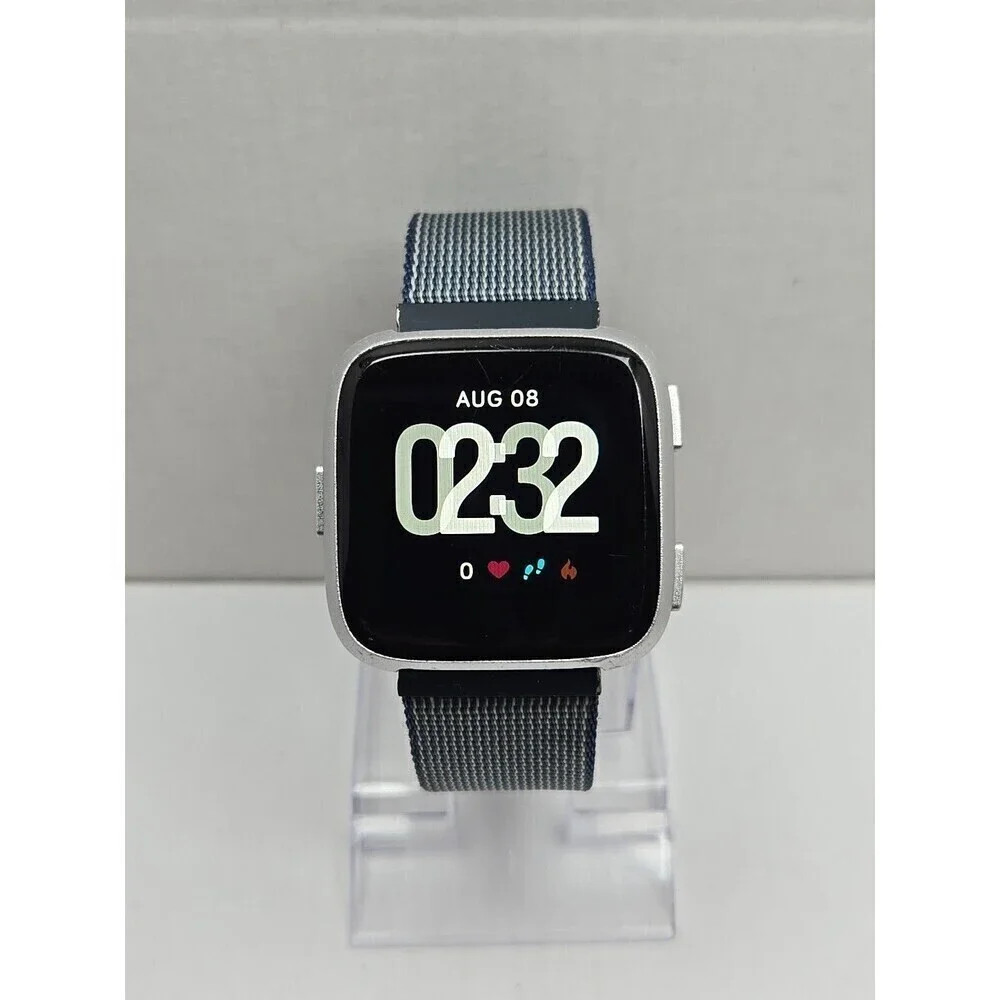 Fitbit Versa FB504 Smartwatch Fitness Heart Rate Bluetooth Extr Bands No Charger